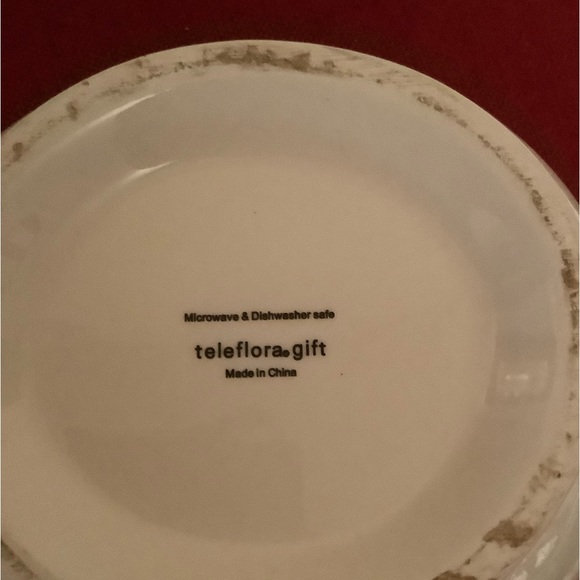 Small Christmas casserole dish Microwave & Dishwasher safe oval 5 1/2” X 6 1/2” - Picture 3 of 3